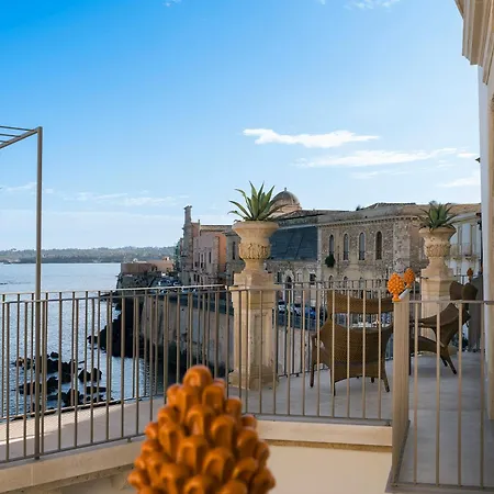Maniace Boutique Ortigia | Esperienze Готель 4*