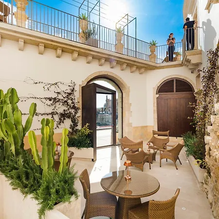 Maniace Boutique Ortigia | Esperienze Готель 4*